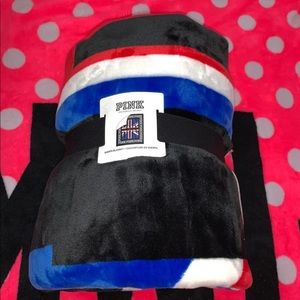 PINK London Sherpa blanket new